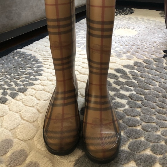 Boots - Picture 3 of 4